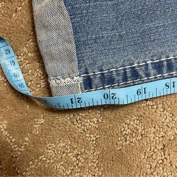 Vanity Premium Distressed Curvy Cropped Jeans Size 29 NWT - Picture 7 of 9